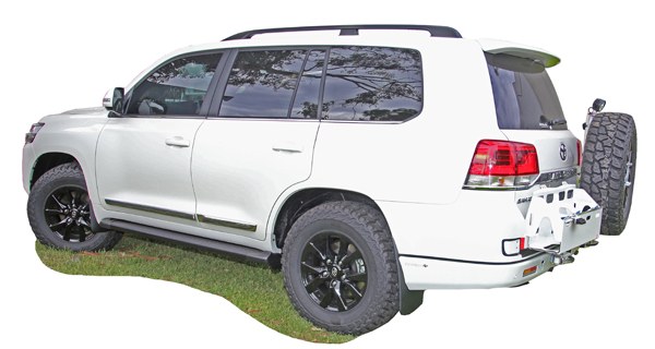 LC200_sahara_facelift_left_side_view